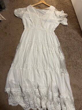 White Lace Maxi Dress with V-Neck and Short Sleeves